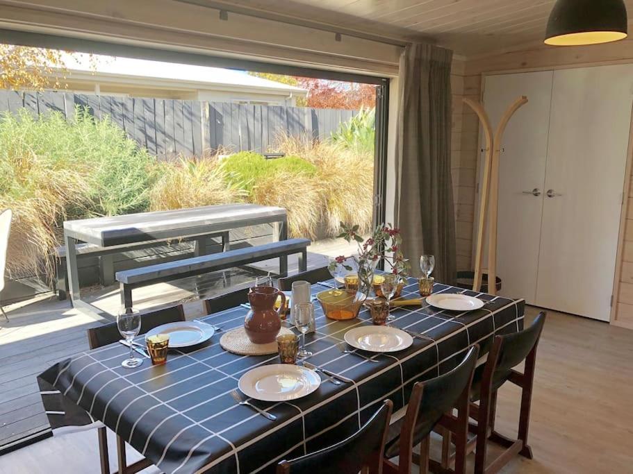 Modern Kowhai Cottage Wanaka Eksteriør billede